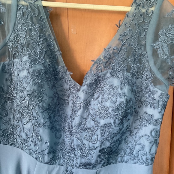 Gown - Picture 4 of 5